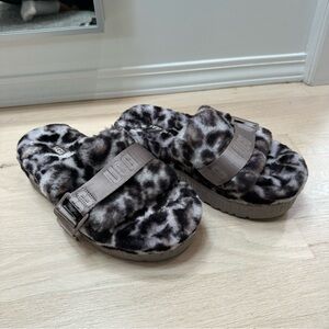 UGG platform slides